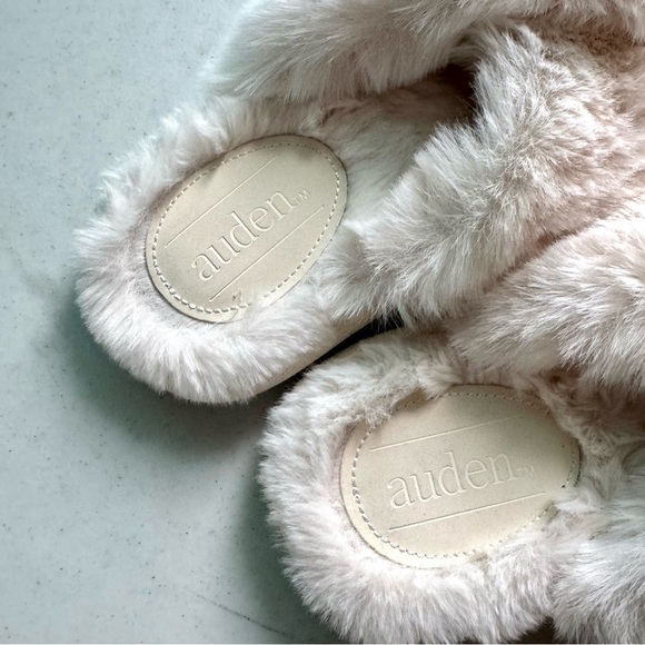Auden Target Faux Fur Cross Strap Open Toe Slippers White Size 7/8 - Picture 4 of 5